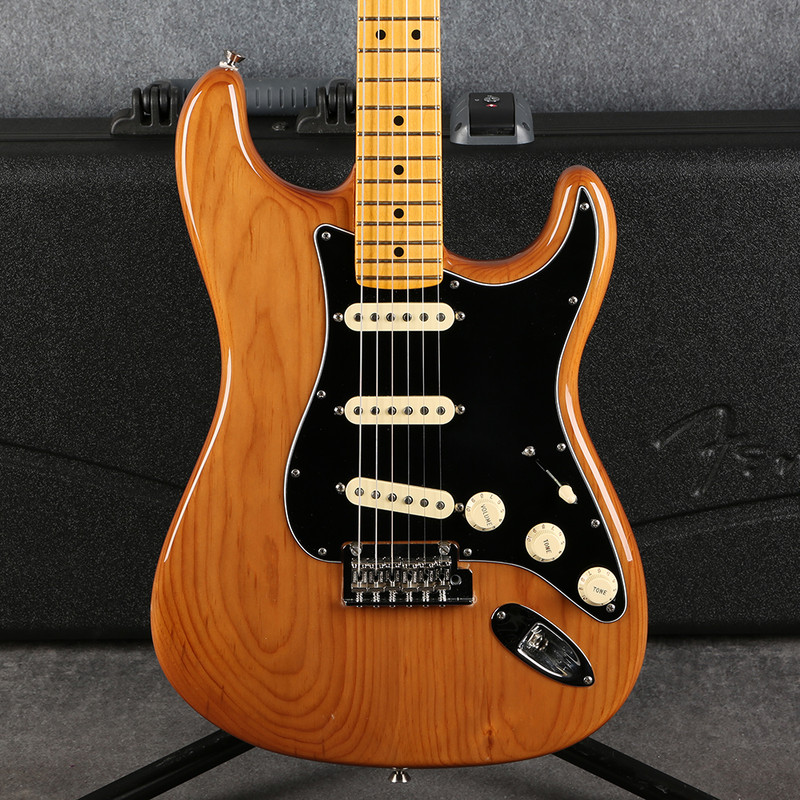 Fender American Professional II Stratocaster - Roasted Pine - Case - 2nd Hand Fender American Professional II Stratocaster - Roasted Pine - Case - 2nd Hand