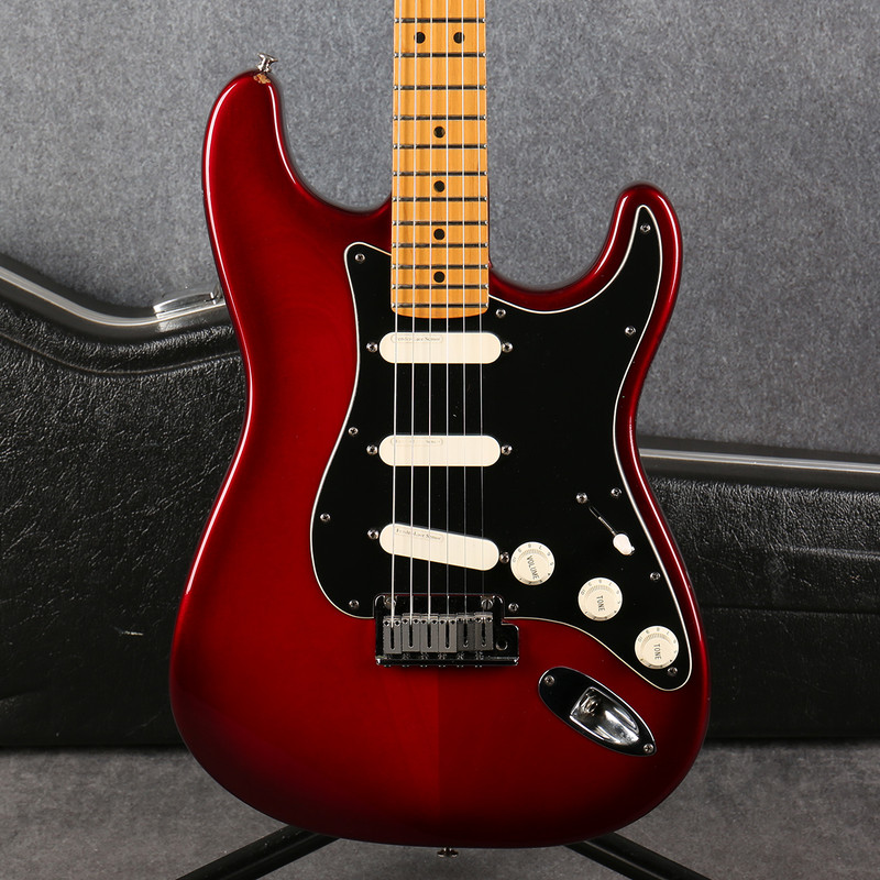 Fender Stratocaster Plus - 1997 - Candy Apple Red Burst - Hard Case - 2nd Hand