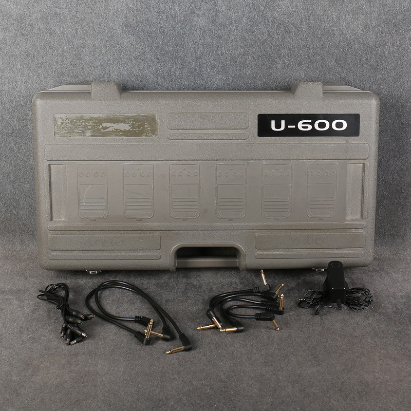 Beta Aivin Pedalboard - Cables - PSU - 2nd Hand