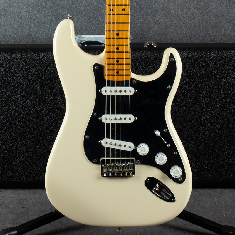 Fender Nile Rodgers Hitmaker Stratocaster - Olympic White - Hard Case - 2nd Hand Fender Nile Rodgers Hitmaker Stratocaster - Olympic White - Hard Case - 2nd Hand