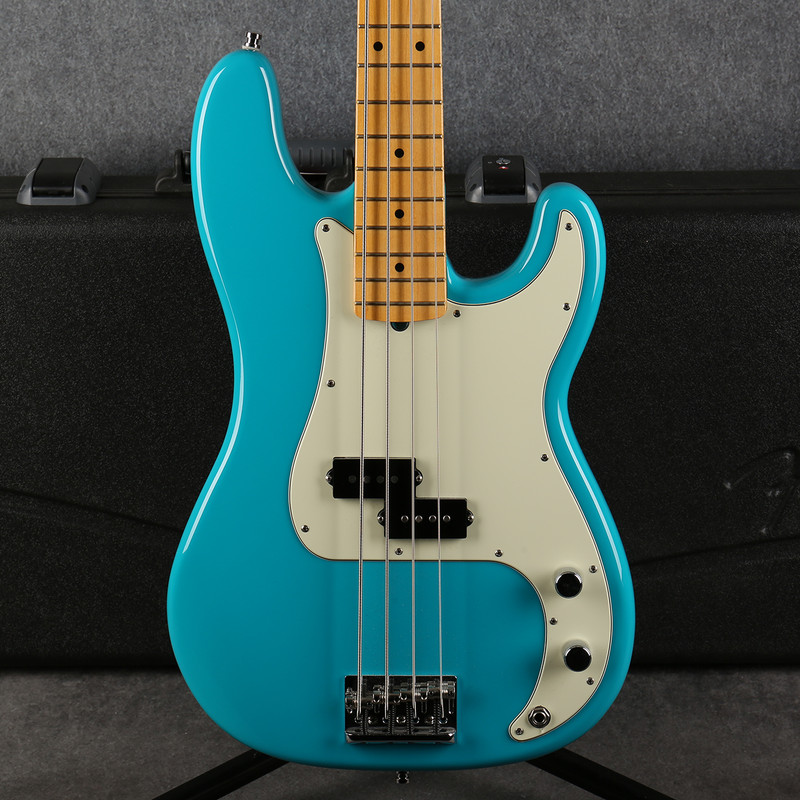 Fender American Professional II Precision Bass - Miami Blue - Case - 2nd Hand Fender American Professional II Precision Bass - Miami Blue - Case - 2nd Hand