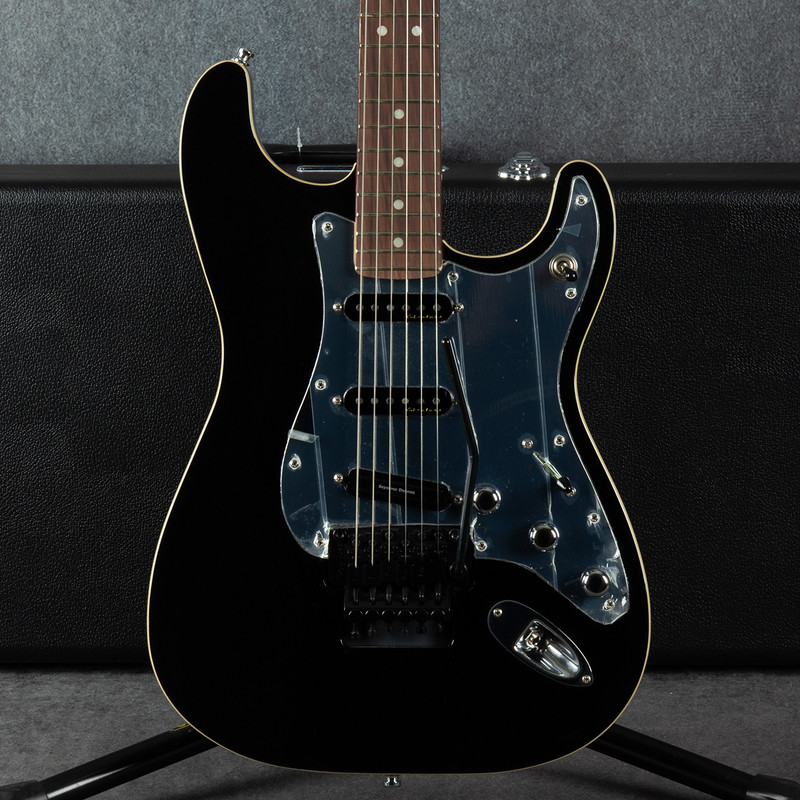 Fender Tom Morello Stratocaster - Black - Hard Case - 2nd Hand (X1159360) Fender Tom Morello Stratocaster - Black - Hard Case - 2nd Hand (X1159360)