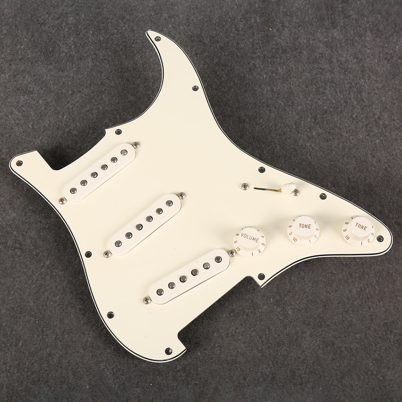 Fender Stratocaster Loaded Pickguard - White - 2nd Hand