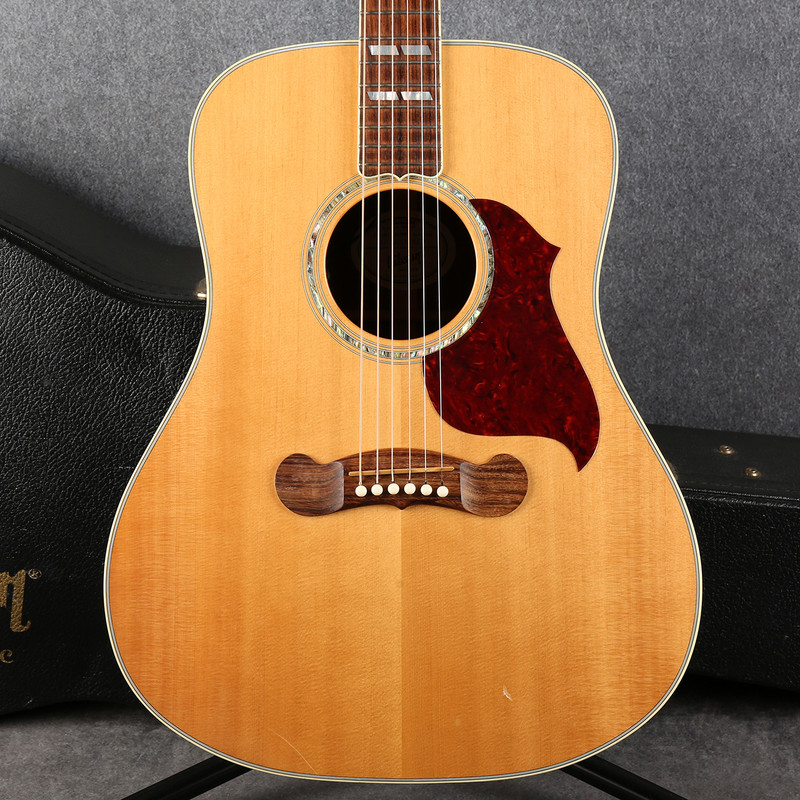 Gibson Songwriter Deluxe Studio - Antique Natural - Hard Case - 2nd Hand Gibson Songwriter Deluxe Studio - Antique Natural - Hard Case - 2nd Hand