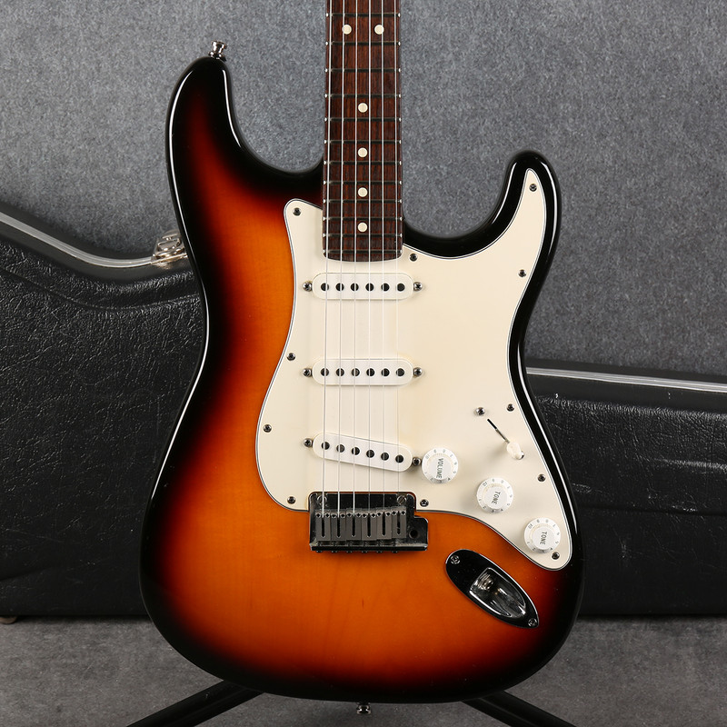 Fender American Standard Stratocaster - 1994 - 3 Tone Sunburst - Case - 2nd Hand Fender American Standard Stratocaster - 1994 - 3 Tone Sunburst - Case - 2nd Hand