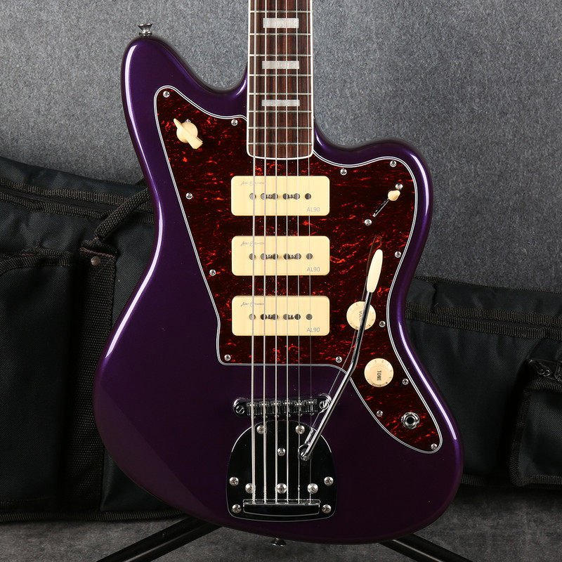 Revelation RVJTB 6 String Bass - Metalic Purple - Gig Bag - 2nd Hand Revelation RVJTB 6 String Bass - Metalic Purple - Gig Bag - 2nd Hand