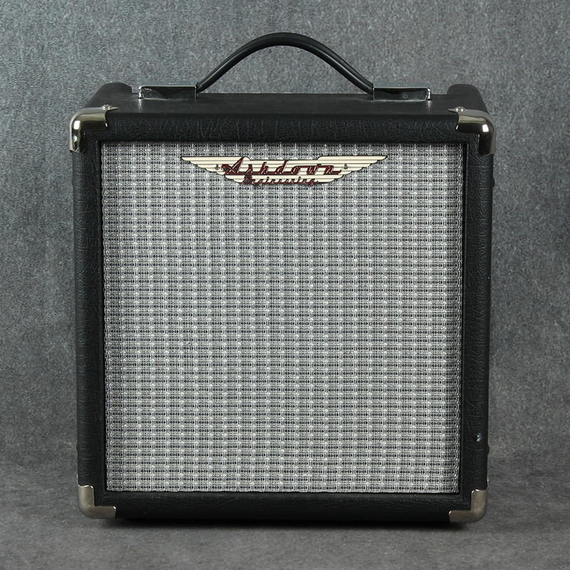 Ashdown Studio Junior Bass Combo Amplifier - 2nd Hand Ashdown Studio Junior Bass Combo Amplifier - 2nd Hand
