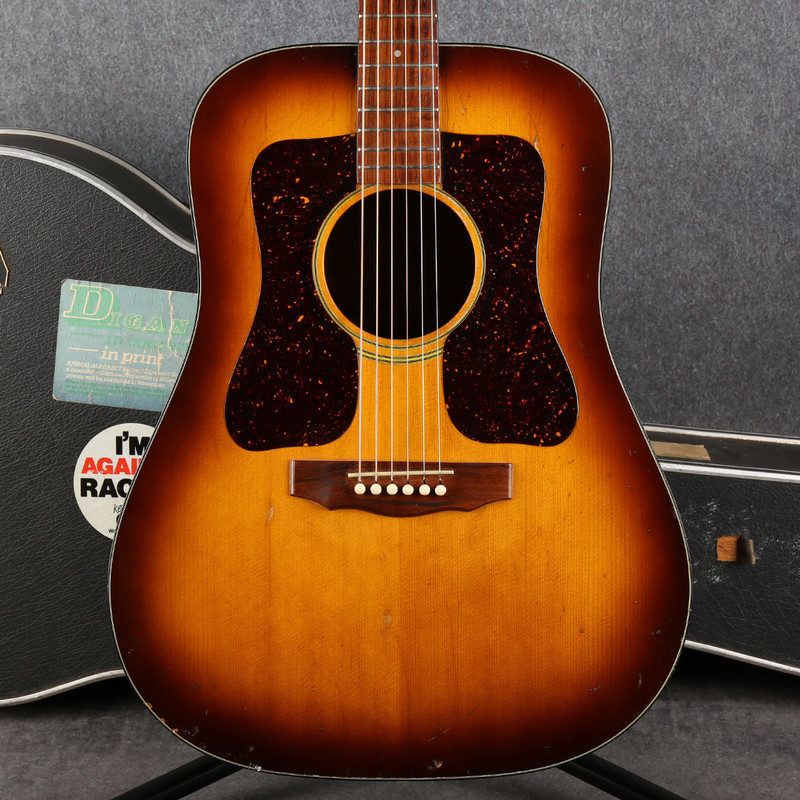 Guild D-35 Double Pickguard 1975 Sunburst - Case **COLLECTION ONLY** - 2nd Hand Guild D-35 Double Pickguard 1975 Sunburst - Case **COLLECTION ONLY** - 2nd Hand