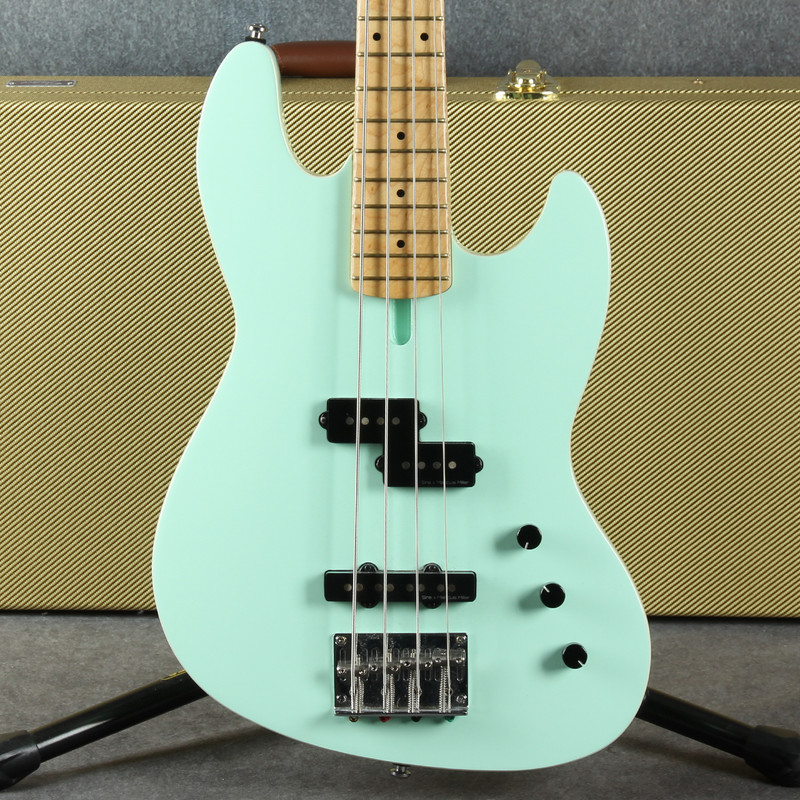 Sire U5 Bass - Mint Green - Hard Case - 2nd Hand Sire U5 Bass - Mint Green - Hard Case - 2nd Hand