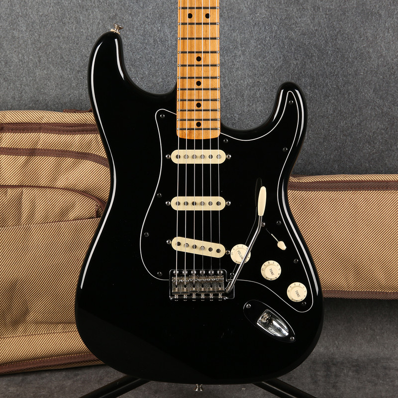 Fender FSR Reverse 60s Special Stratocaster - Black - Gig Bag - 2nd Hand Fender FSR Reverse 60s Special Stratocaster - Black - Gig Bag - 2nd Hand