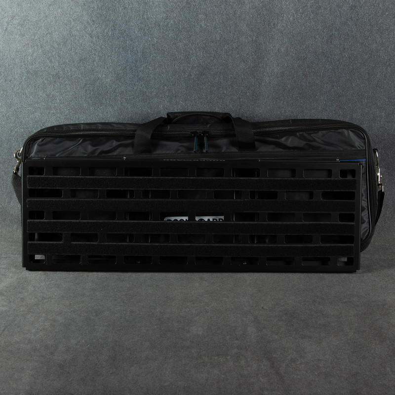Rockboard Tres 3.3 Pedalboard - Gig Bag - 2nd Hand Rockboard Tres 3.3 Pedalboard - Gig Bag - 2nd Hand