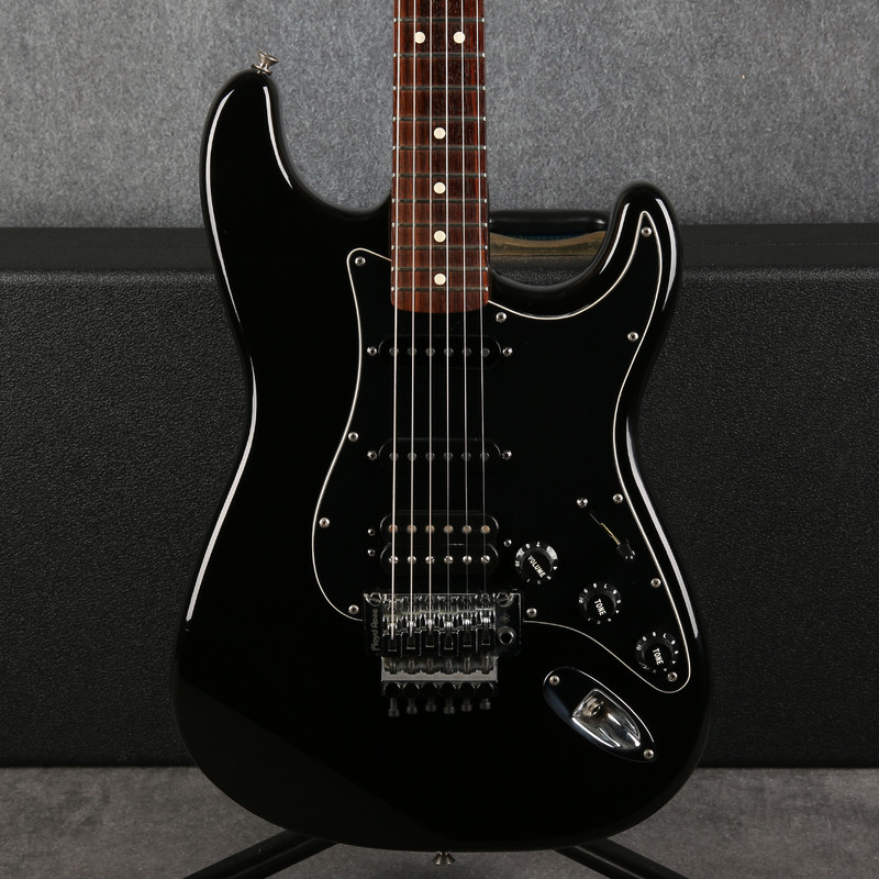 Fender Mexican Deluxe Fat Floyd Rose HSS Stratocaster - Black - Case - 2nd Hand Fender Mexican Deluxe Fat Floyd Rose HSS Stratocaster - Black - Case - 2nd Hand