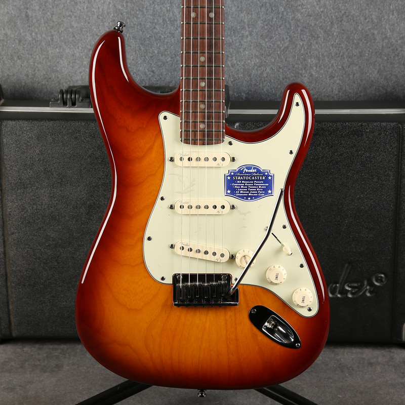 Fender American Deluxe Stratocaster Ash - Tobacco Sunburst - Case - 2nd Hand