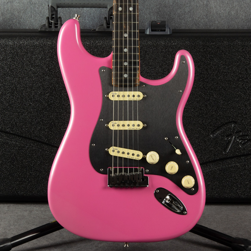 Fender LTD American Ultra Stratocaster - Bubble Gum Metallic - Case - 2nd Hand