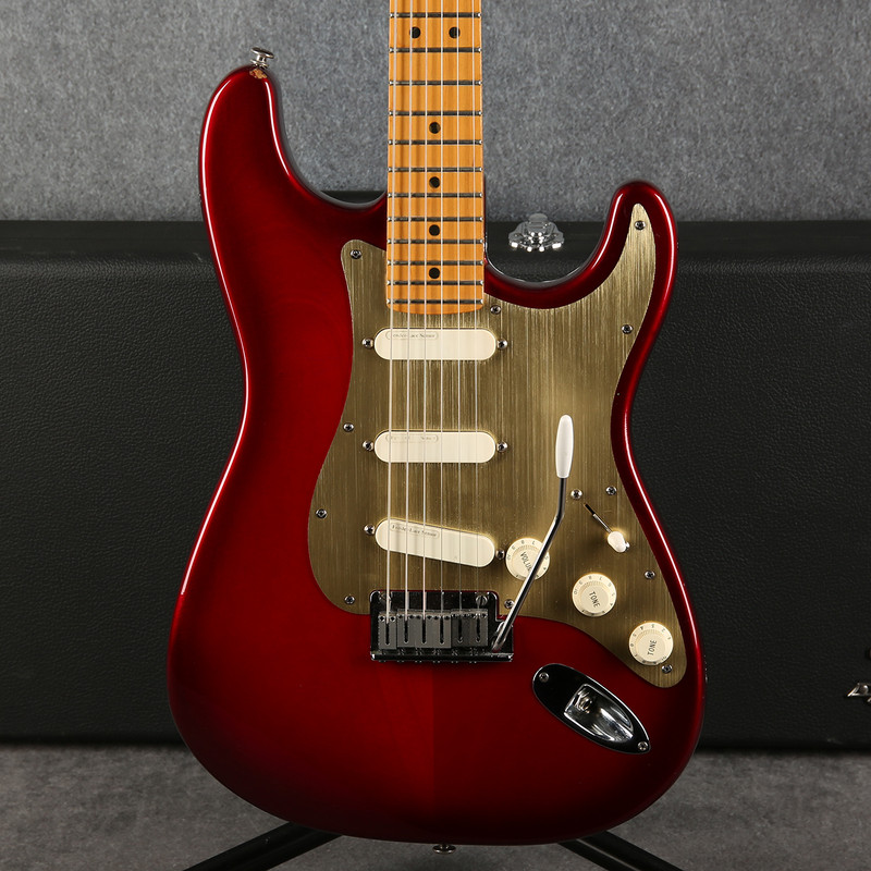 Fender Stratocaster Plus - 1997 - Crimson Frost - Hard Case - 2nd Hand