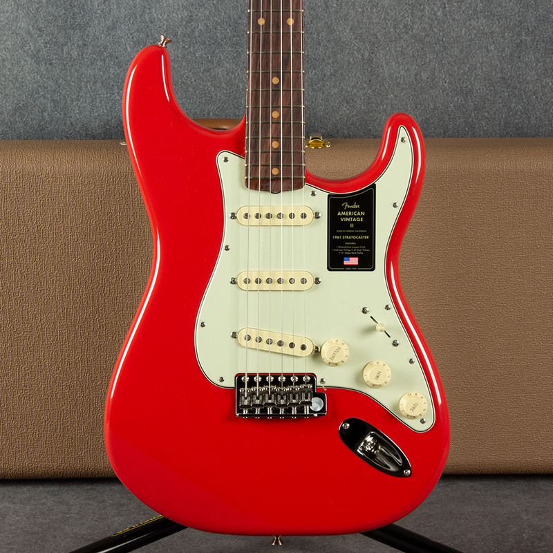 Fender American Vintage II Stratocaster - Fiesta Red - Hard Case - 2nd Hand Fender American Vintage II Stratocaster - Fiesta Red - Hard Case - 2nd Hand