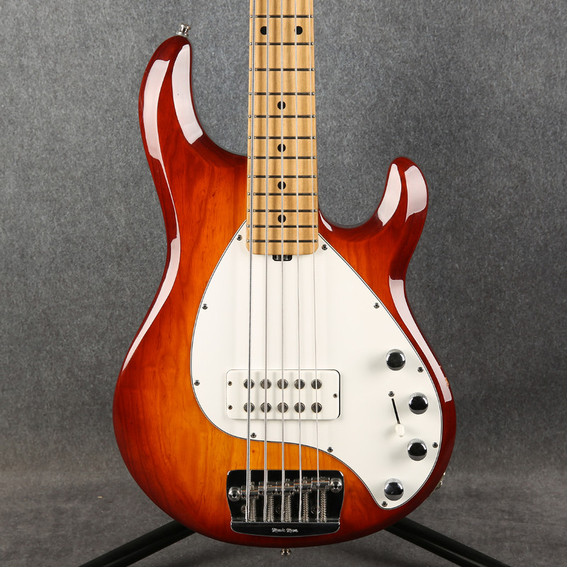 Ernie Ball Music Man StingRay 5 HH - Honeyburst - 2nd Hand Ernie Ball Music Man StingRay 5 HH - Honeyburst - 2nd Hand