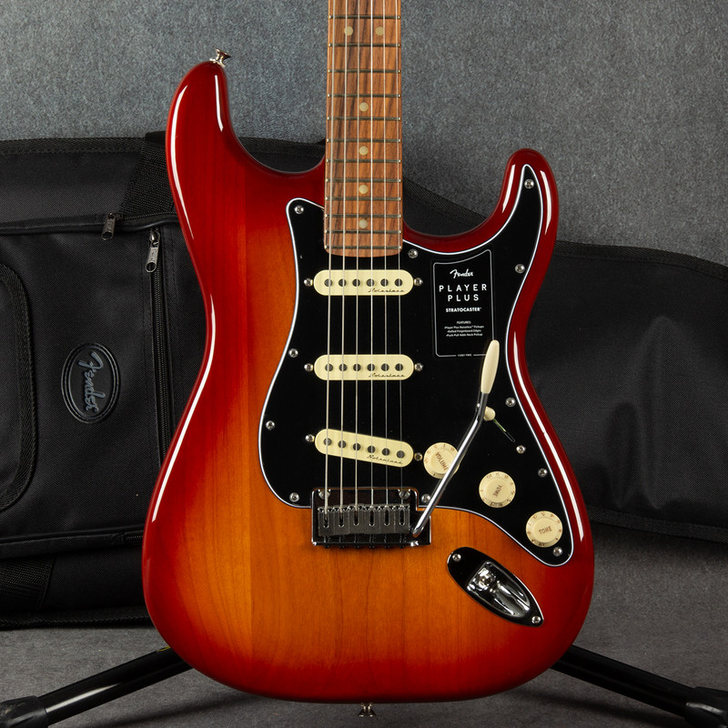 Fender Player Plus Stratocaster - Sienna Sunburst - Gig Bag - 2nd Hand (X1167636) Fender Player Plus Stratocaster - Sienna Sunburst - Gig Bag - 2nd Hand (X1167636)