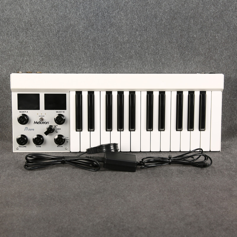 Mellotron Micro Digital Synthesizer - White - Power Supply - 2nd Hand Mellotron Micro Digital Synthesizer - White - Power Supply - 2nd Hand