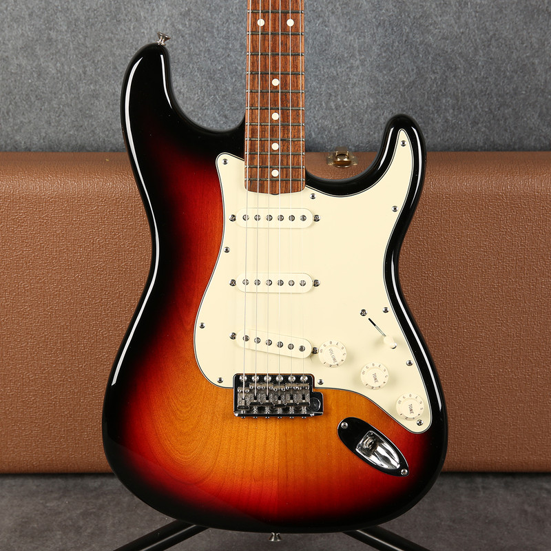 Fender American Vintage Hot Rod 62 Stratocaster 3 Tone Sunbust - Case - 2nd Hand