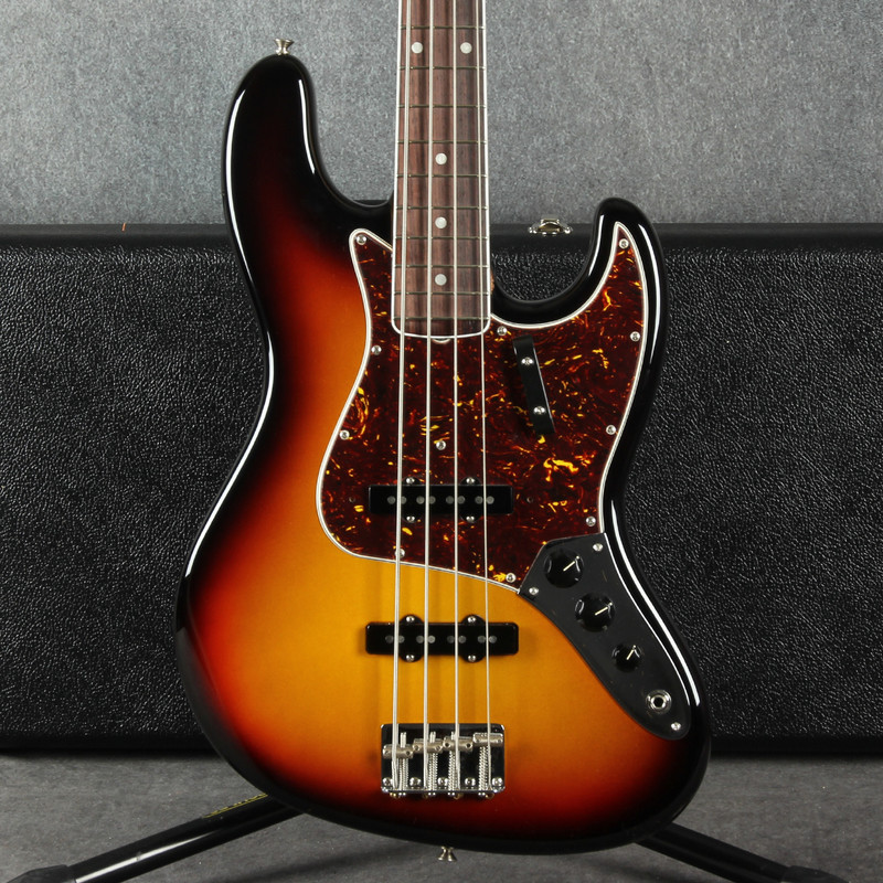 Fender American Vintage II 1966 Jazz Bass - 3-Colour Sunburst - Case - 2nd Hand (X1169811) Fender American Vintage II 1966 Jazz Bass - 3-Colour Sunburst - Case - 2nd Hand (X1169811)