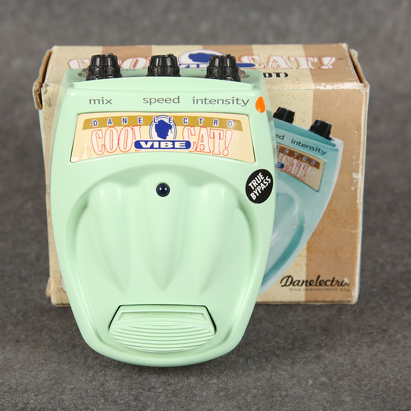 Danelectro Cool Cat Chorus - Boxed - 2nd Hand Danelectro Cool Cat Chorus - Boxed - 2nd Hand