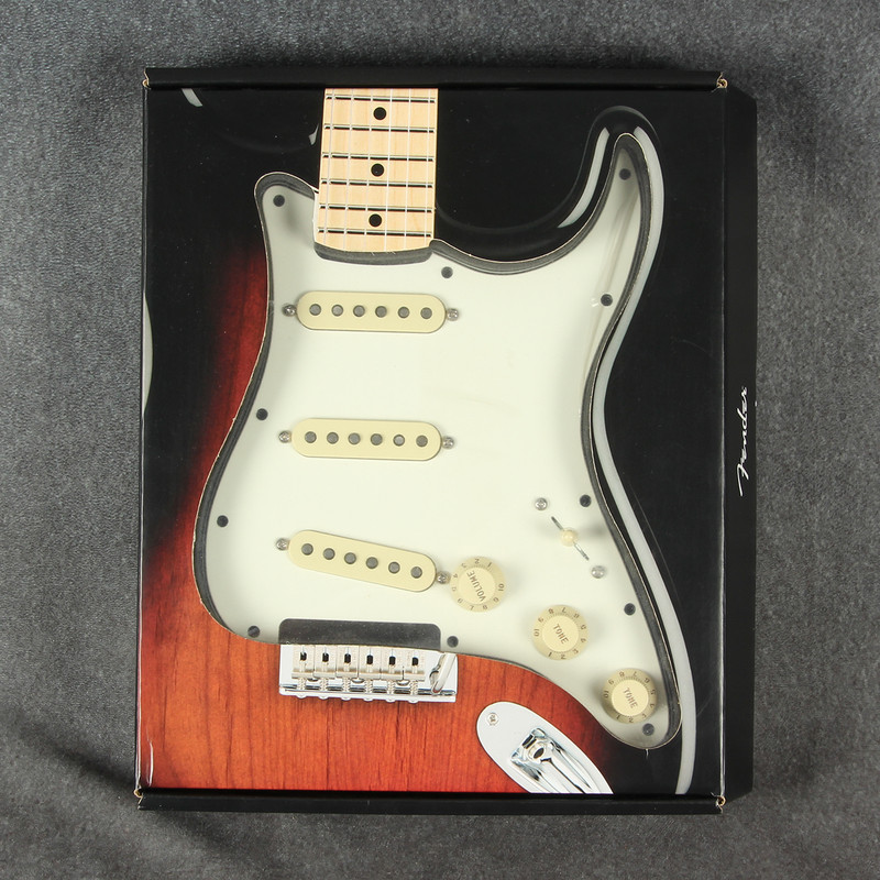 Fender Pre Wired Pickguard - 57-62 Pickups - 2nd Hand Fender Pre Wired Pickguard - 57-62 Pickups - 2nd Hand