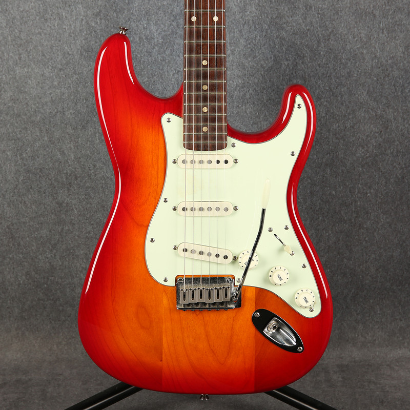 Squier Standard Series Stratocaster - Cherry Sunburst - 2nd Hand Squier Standard Series Stratocaster - Cherry Sunburst - 2nd Hand