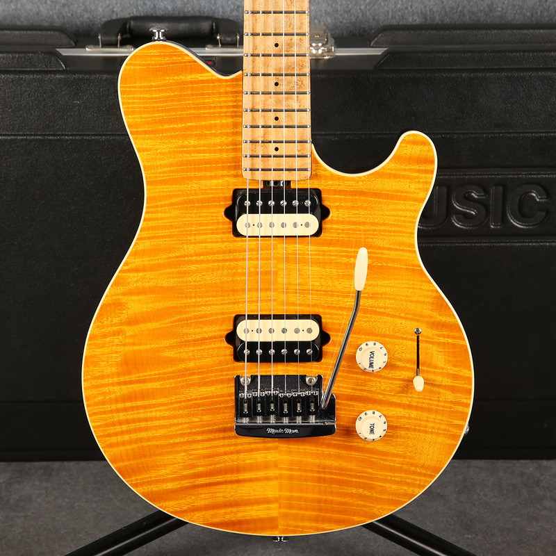 Ernie Ball Music Man Axis Super Sport HH Tremolo - Translucent Gold - 2nd Hand Ernie Ball Music Man Axis Super Sport HH Tremolo - Translucent Gold - 2nd Hand