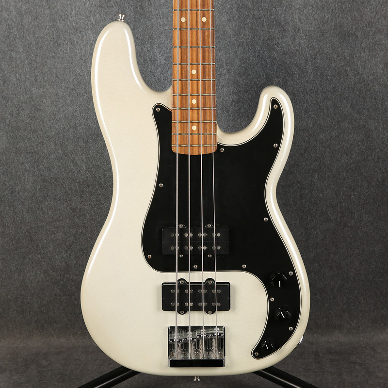 Fender Blacktop Precision Bass - White Chrome Pearl - 2nd Hand Fender Blacktop Precision Bass - White Chrome Pearl - 2nd Hand