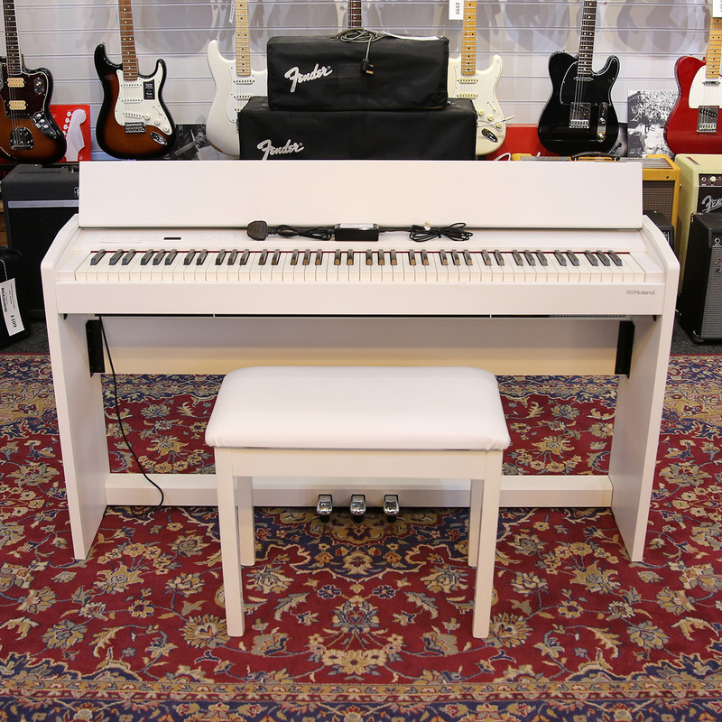 Roland F140R Digital Piano - White **COLLECTION ONLY** - 2nd Hand