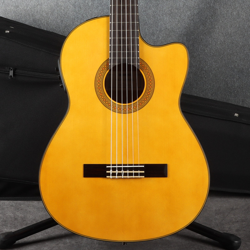 Yamaha CGX122MSC Electro Classical - 2nd Hand