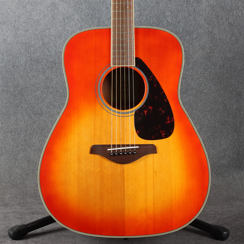 Yamaha FG820 Dreadnought Acoustic - Autumn Burst - 2nd Hand Yamaha FG820 Dreadnought Acoustic - Autumn Burst - 2nd Hand