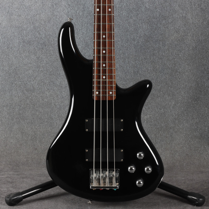 Schecter Stiletto Diamond Series Deluxe 4 - Gloss Black - 2nd Hand Schecter Stiletto Diamond Series Deluxe 4 - Gloss Black - 2nd Hand