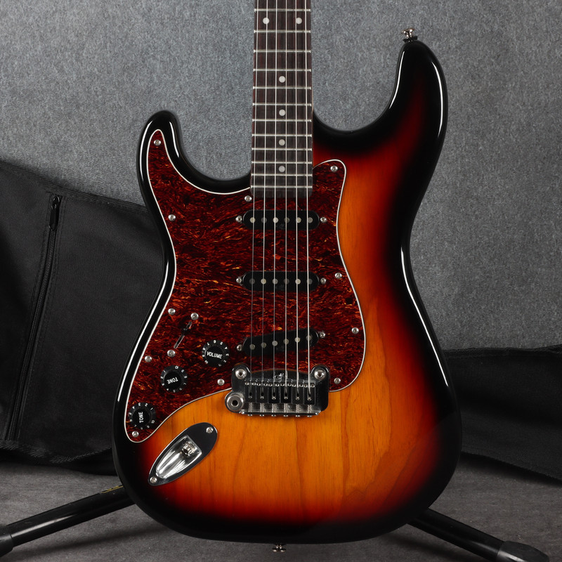 G&L Tribute Series Legacy - Left Handed - Sunburst - 2nd Hand G&L Tribute Series Legacy - Left Handed - Sunburst - 2nd Hand