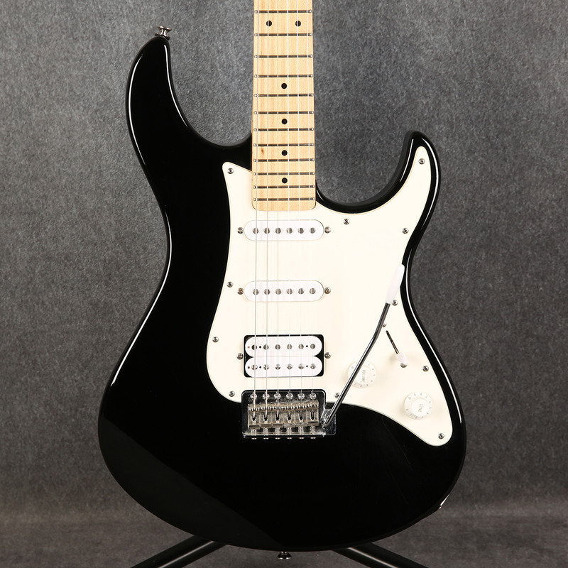 Yamaha Pacifica 112J - Black - 2nd Hand