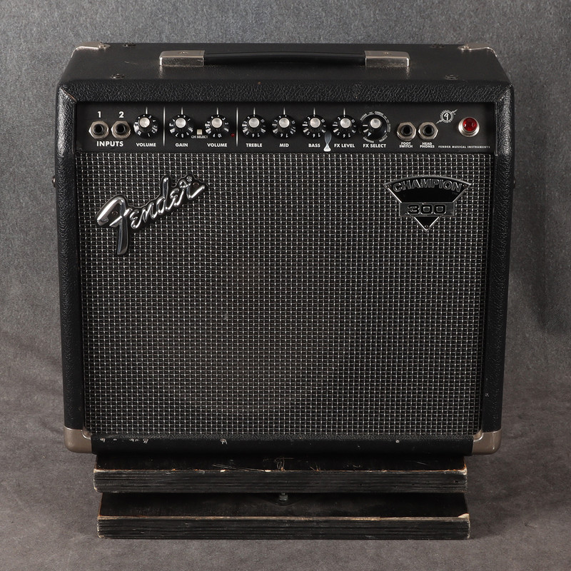 Fender Champion 300 - 2nd Hand
