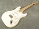 Fender American Standard Stratocaster - White w/Hard Case - 2nd Hand (113796) Fender American Standard Stratocaster - White w/Hard Case - 2nd Hand (113796)