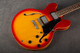 Hondo Revival H935 - Cherry Sunburst - Hard Case - 2nd Hand