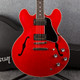 Gibson ES-335 Satin 2022 - Satin Cherry - Hard Case - 2nd Hand