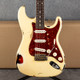 Fender Custom Shop 1960 Stratocaster Relic - Vintage White - Case - 2nd Hand Fender Custom Shop 1960 Stratocaster Relic - Vintage White - Case - 2nd Hand