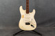 Fender American Standard Stratocaster - Relic - Olympic White - 2nd Hand Fender American Standard Stratocaster - Relic - Olympic White - 2nd Hand