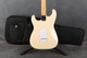Fender Vintera 60s Stratocaster Modified - Olympic White - Gig Bag - 2nd Hand Fender Vintera 60s Stratocaster Modified - Olympic White - Gig Bag - 2nd Hand