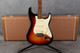 Fender Vintage Hot Rod 62 Stratocaster - 3 Tone Sunburst - Hard Case - 2nd Hand Fender Vintage Hot Rod 62 Stratocaster - 3 Tone Sunburst - Hard Case - 2nd Hand
