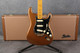 Fender Bruno Mars Stratocaster - Mars Mocha - Hard Case - 2nd Hand (X1160141) Fender Bruno Mars Stratocaster - Mars Mocha - Hard Case - 2nd Hand (X1160141)