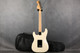 Fender American Special Stratocaster HSS - Olympic White - Gig Bag - 2nd Hand Fender American Special Stratocaster HSS - Olympic White - Gig Bag - 2nd Hand