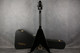 Epiphone Kirk Hammett 1979 Flying V - Ebony - Hard Case - 2nd Hand (140955) Epiphone Kirk Hammett 1979 Flying V - Ebony - Hard Case - 2nd Hand (140955)