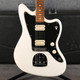 Fender Player Jaguar - Polar White - Hard Case - 2nd Hand Fender Player Jaguar - Polar White - Hard Case - 2nd Hand