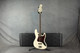 Fender American Vintage II 1966 Jazz Bass - Olympic White - Hard Case - 2nd Hand (X1169812)