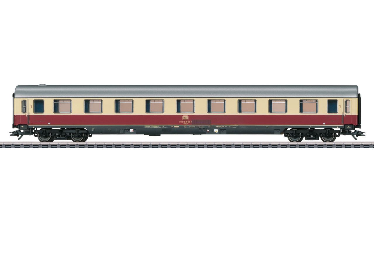 43864 Type Apumz 121 1st Class Coach - 3-Rail - Ready to Run -- German Federal Railroad DB (Era IV 1973, red, ivory, silver)